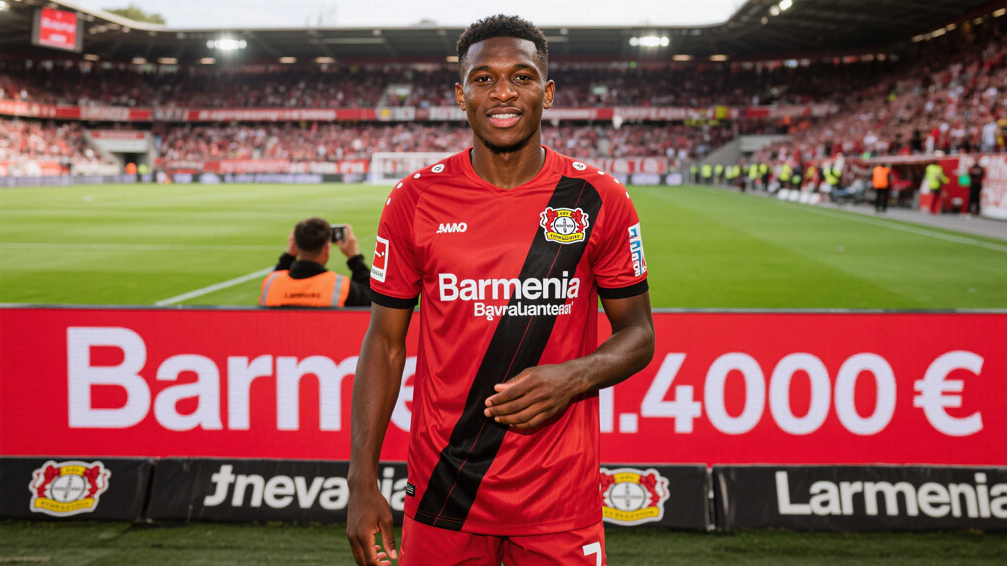 夸安萨4000万欧加盟勒沃库森,签约至2030年 在足球转会市场,这个夏天最引人瞩目的交易莫过于夸安